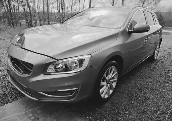 Volvo V60 cena 26900 przebieg: 131000, rok produkcji 2016 z Toruń małe 29